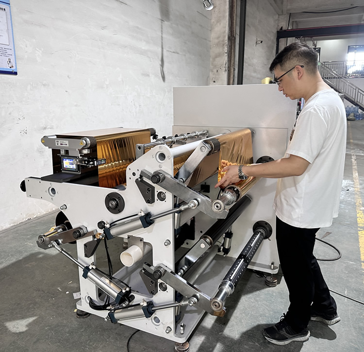 DFQ700型冷烫膜博鱼网页版(中国)·官方网
DFQ700型冷烫膜博鱼网页版(中国)·官方网